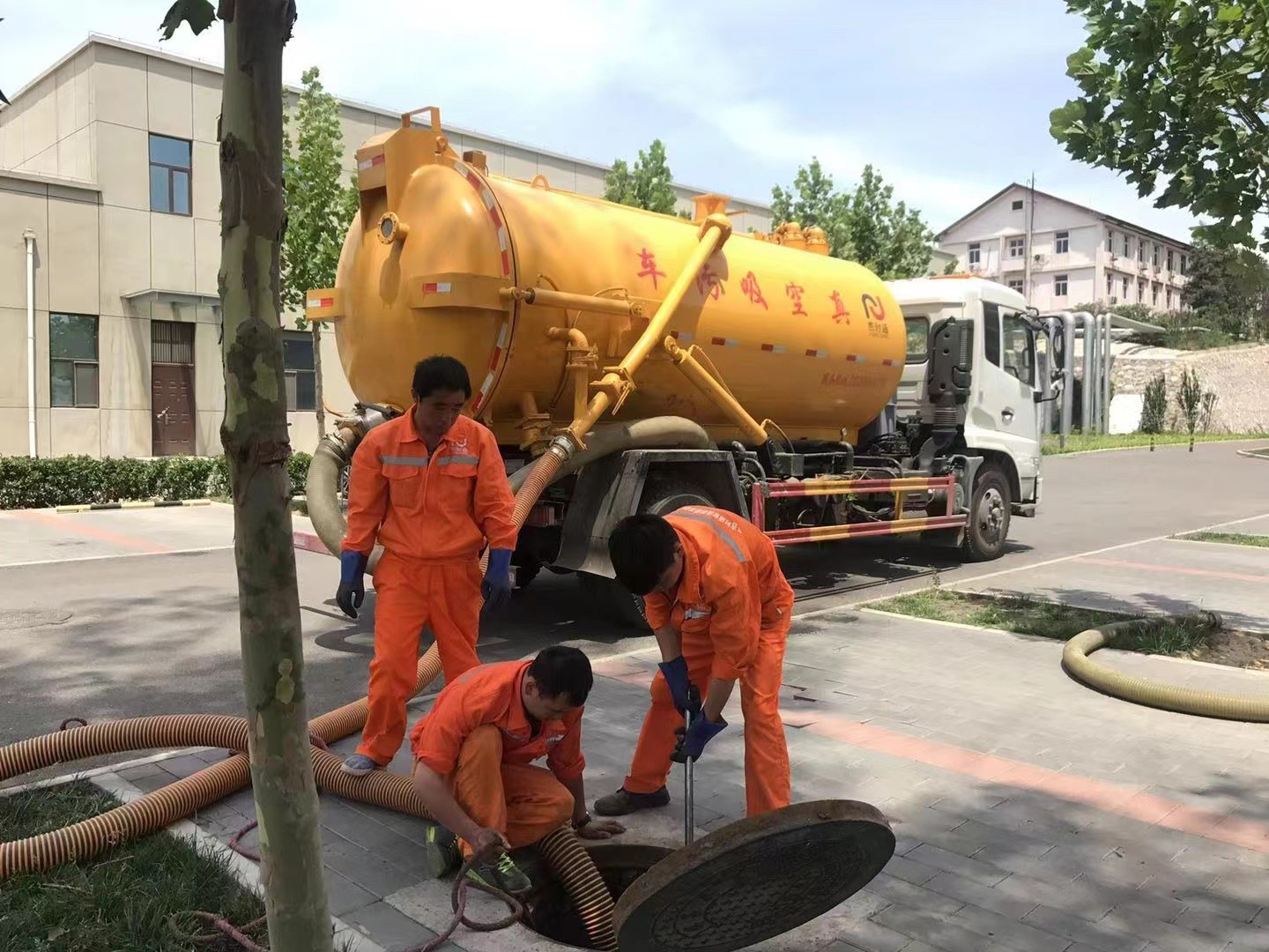 天祝化粪池清理与5-8吨吸粪车施工效率分析